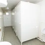 메트로 호스텔 *